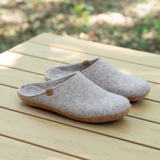 Mule donna KITA in feltro di lana taupe — fatto a mano in Spagna | Soir & Matin