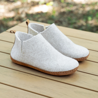 MIYOSHI women’s slipper in beige wool felt — handcrafted in Spain | Soir & Matin