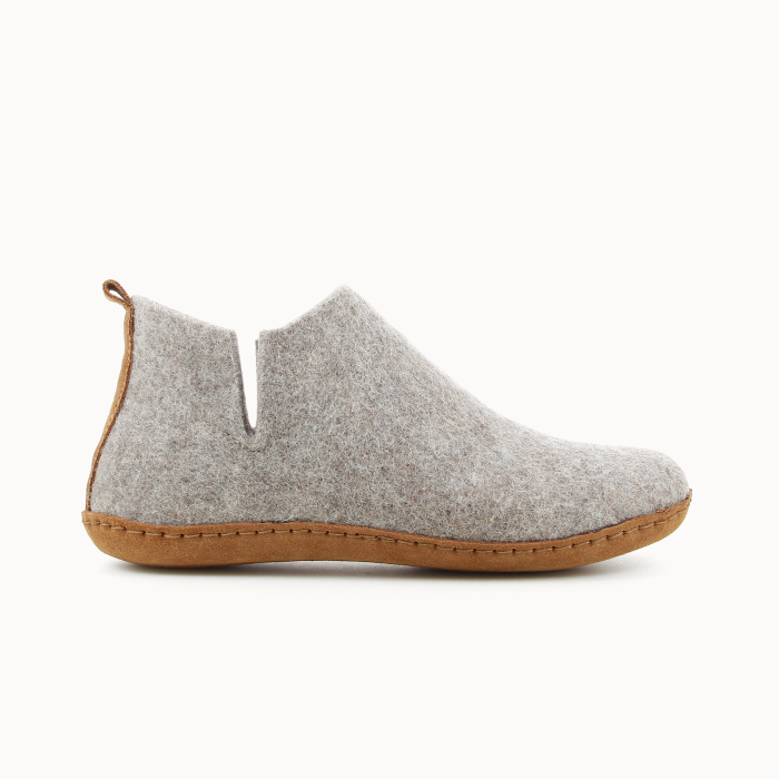 MIYOSHI women’s slipper in taupe wool felt — side view | Soir & Matin