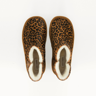 TAYLOR women’s bootie slipper in leopard print calf-hair leather, wool lined — top view | Soir & Matin