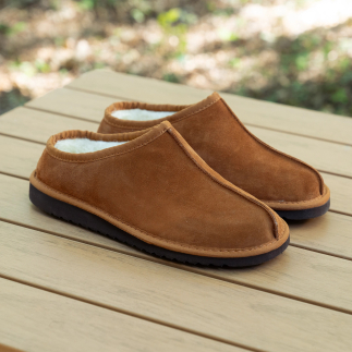 MANU men’s slipper in whisky leather with wool lining — handcrafted in Spain | Soir & Matin