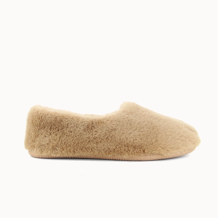 ROMANE women’s slipper in camel faux‑fur textile — side view | Soir & Matin