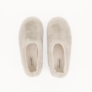 ROMANE women’s slipper in taupe faux‑fur textile — top view | Soir & Matin