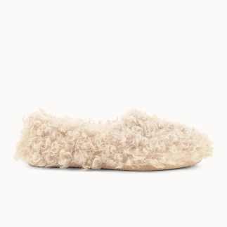 ELLA women’s slipper in camel shearling fabric — side view | Soir & Matin