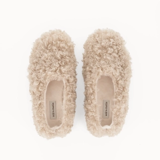 ELLA women’s slipper in camel shearling fabric — top view | Soir & Matin