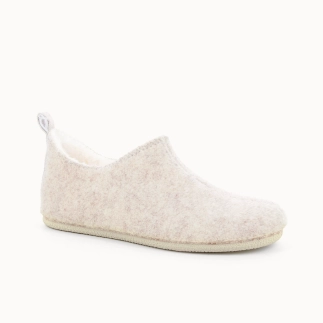 Damen-Hausschuh IZUMI aus beigem Textil — 3/4-Ansicht | Soir & Matin
