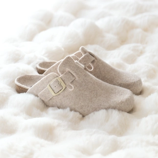 Chausson femme sabot PEPPI en feutre textile beige — fait main en Espagne | Soir & Matin